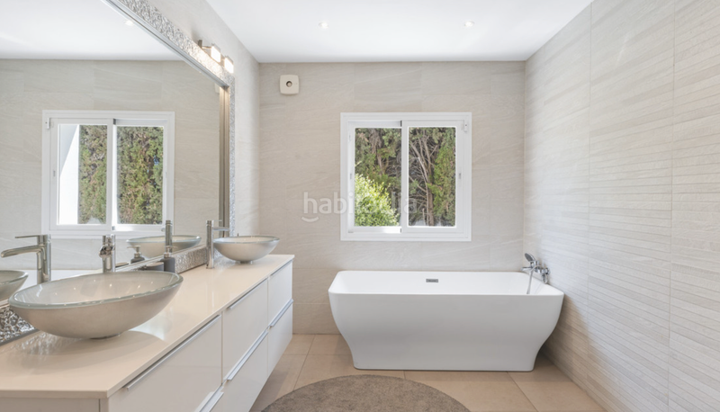 Foto 235ecc01-41a9-424b-a623-f024d527bfc7. Chalet mit kamin parking pool in Nueva Andalucía centro Marbella