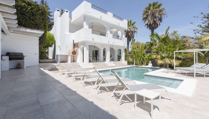 Foto 3bbc943d-bb53-4486-957d-ffedbfd265fa. Chalet mit kamin parking pool in Nueva Andalucía centro Marbella