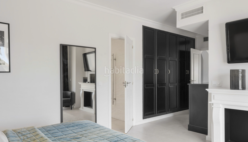 Foto 82c316e0-01f7-452b-a3a9-49cf2f4d9485. Chalet mit kamin parking pool in Nueva Andalucía centro Marbella