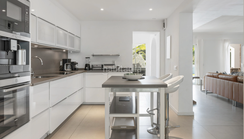 Foto 88700f41-2686-4a1e-b549-bbb02662e089. Chalet mit kamin parking pool in Nueva Andalucía centro Marbella