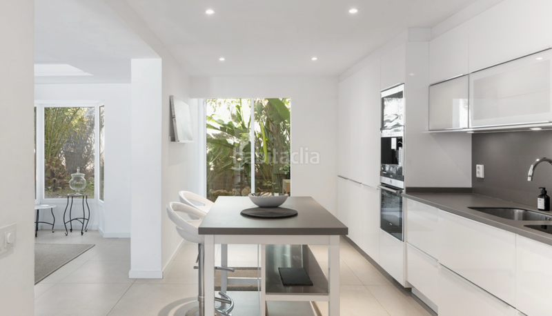 Foto 8a5bc58c-862e-4807-bed7-860fd77f6a28. Chalet mit kamin parking pool in Nueva Andalucía centro Marbella