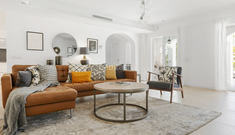 Foto ec4bd917-1416-4dbf-9c33-4cd938b59a1c. Chalet mit kamin parking pool in Nueva Andalucía centro Marbella