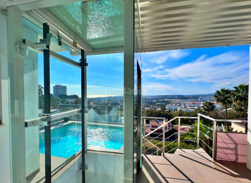 Foto 04e4fdad-d079-421b-bbc8-960a1bb3c2bc. Chalet con camino parcheggio piscina in Nueva Andalucía centro Marbella