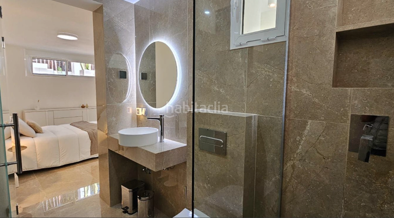 Foto 0b102029-b222-445f-8615-43f1bcba34d5. Chalet con camino parcheggio piscina in Nueva Andalucía centro Marbella