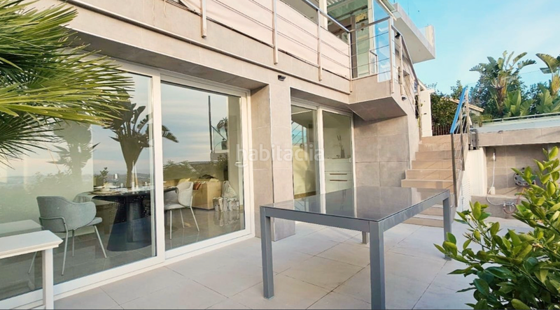 Foto 22090f9a-fe83-4eb7-8232-63e73aa641b1. Chalet con camino parcheggio piscina in Nueva Andalucía centro Marbella