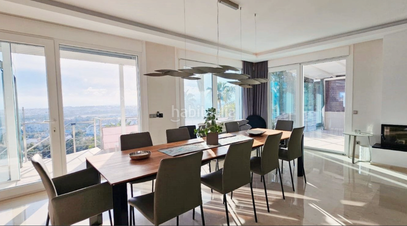 Foto 2906103b-6ab6-4ccb-bc77-270d729d0121. Chalet con camino parcheggio piscina in Nueva Andalucía centro Marbella