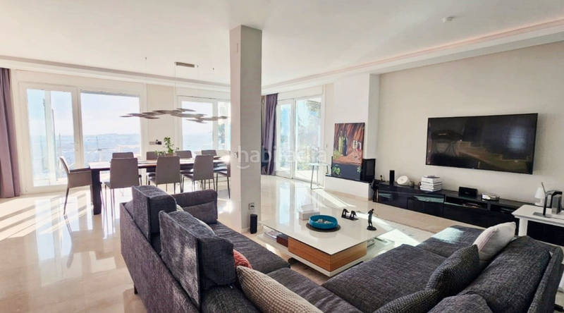 Foto 40b51771-c7dc-4ad5-b058-dde53d2f7252. Chalet con camino parcheggio piscina in Nueva Andalucía centro Marbella