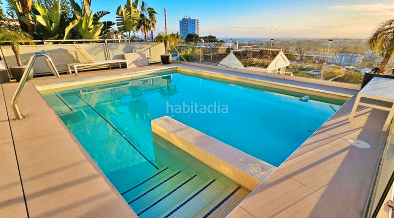 Foto 50bc6eec-633a-41c2-818b-36ed9fa90fce. Chalet con camino parcheggio piscina in Nueva Andalucía centro Marbella