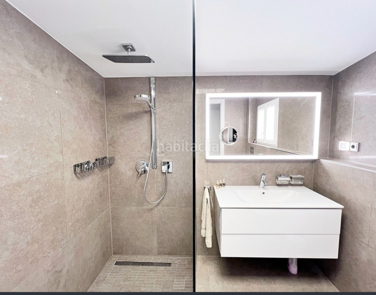 Foto 9dba8786-5b17-4da1-a961-ab01051af5f8. Chalet con camino parcheggio piscina in Nueva Andalucía centro Marbella