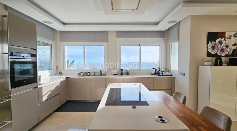 Foto b2180304-93de-4dc0-8b32-270ccb07b029. Chalet con camino parcheggio piscina in Nueva Andalucía centro Marbella