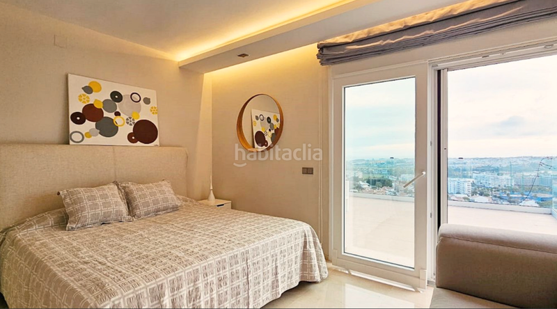 Foto d854dca4-9756-47aa-a213-8d4384f14693. Chalet con camino parcheggio piscina in Nueva Andalucía centro Marbella