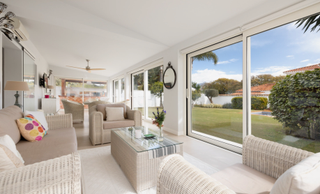 Chalet à Nueva Alcántara. Villa renovada en venta en linda vista, san pedro, marbella