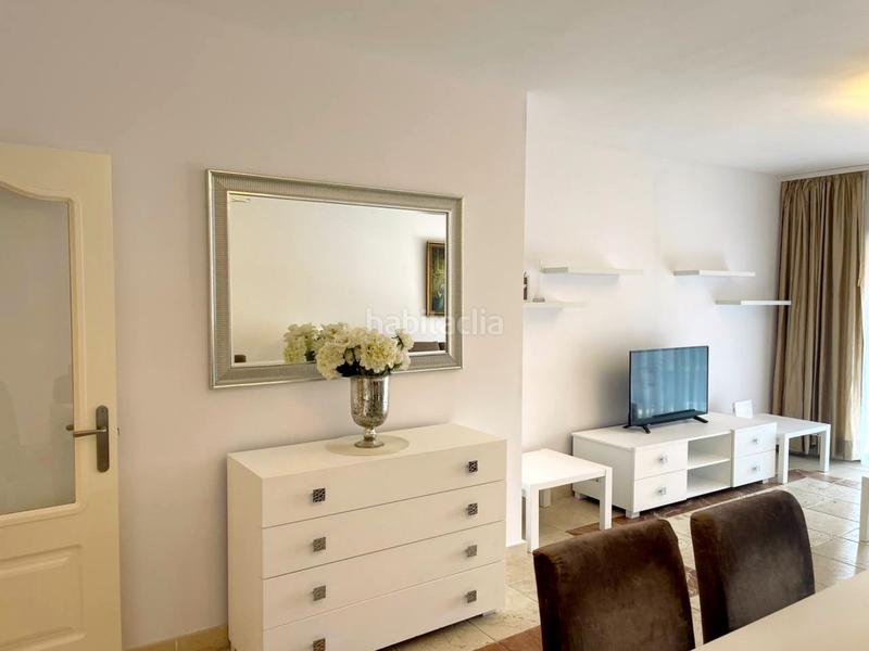 Foto 56838c31-6fa0-47b2-ba0d-9a97b456a078. Lloguer apartament a calle pico alcazaba 21 a Benatalaya Estepona
