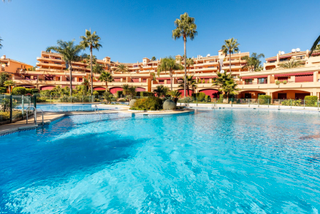 Apartamento en Puerto de Estepona. Apartamento en primera linea de la playa en urb. riviera andaluz