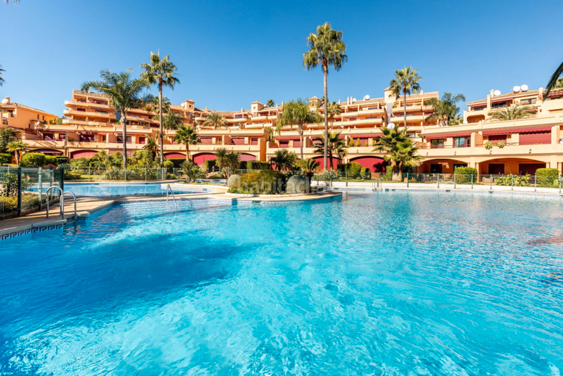 Foto 7ba5aedb-a698-4875-b7c1-d3289f81e0a4. Apartment with parking pool in puerto de Estepona Estepona