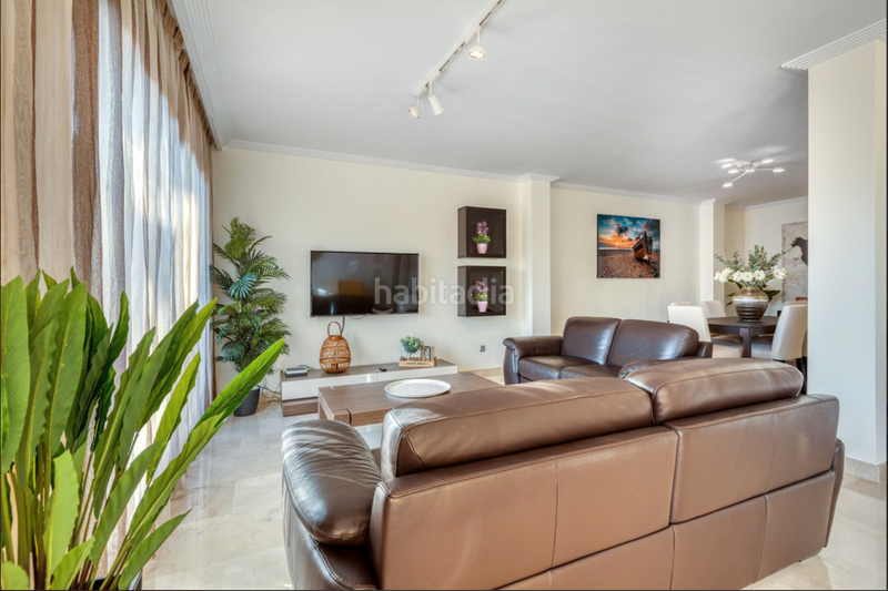 Foto 9d1233b2-ee9d-4f26-b277-95c8672e4e1b. Apartment with parking pool in puerto de Estepona Estepona