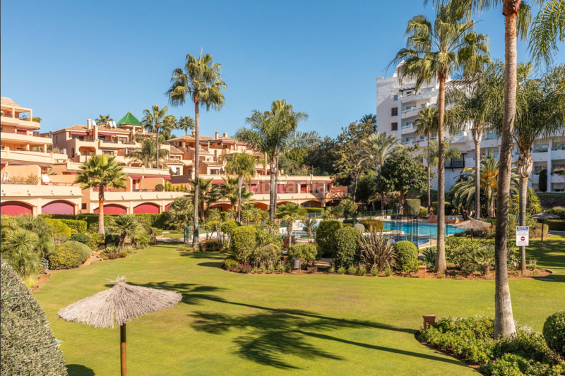 Foto a362c27e-8002-44b9-a150-4ae6d6cf3561. Apartment with parking pool in puerto de Estepona Estepona