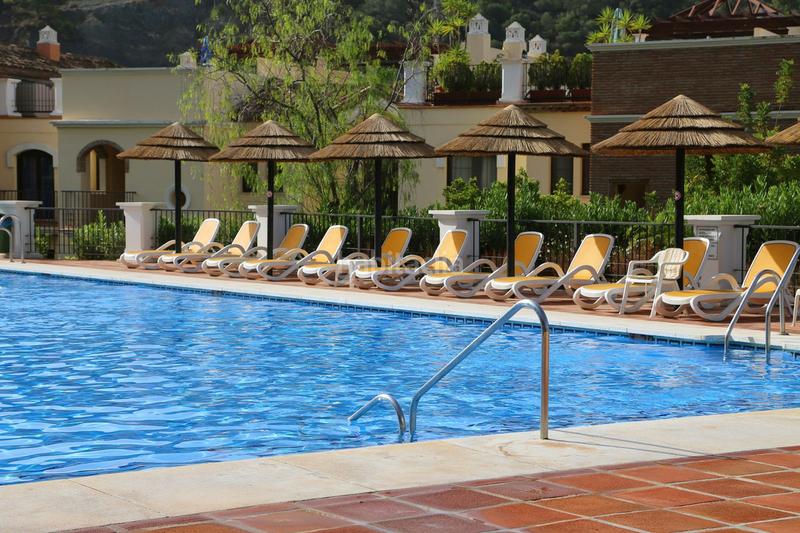 Foto 593b6192-8e98-443f-b64e-ff0961084488. Piccolo appartamento con piscina in los arqueros - puerto del almendro Benahavís