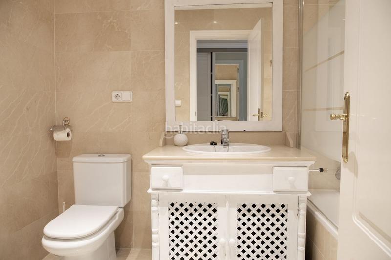 Foto 5ee9a645-bffb-4b27-a583-11663d1a1175. Piccolo appartamento con piscina in los arqueros - puerto del almendro Benahavís