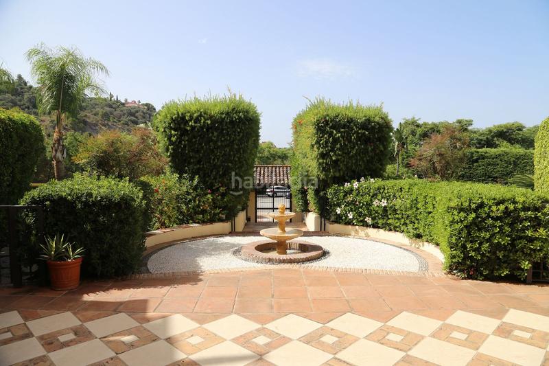 Foto c7cb1a4d-969e-46d9-b754-9b9b65d59c55. Piccolo appartamento con piscina in los arqueros - puerto del almendro Benahavís