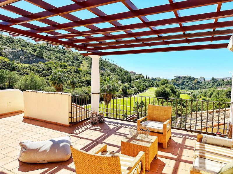 Foto c76b4499-b47a-4cfc-b07c-2d5526d497a4. Duplex avec piscine dans los arqueros - puerto del almendro Benahavís