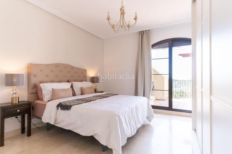 Foto ce187ff6-7073-4ac3-abc3-bcc106673432. Duplex avec piscine dans los arqueros - puerto del almendro Benahavís