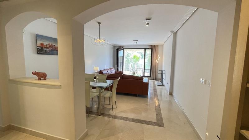 Foto 76da9c46-dc22-4367-84cc-bde95e0abc8c. Appartement in urbanizacion torre esteril 4 in los arqueros - puerto del almendro Benahavís