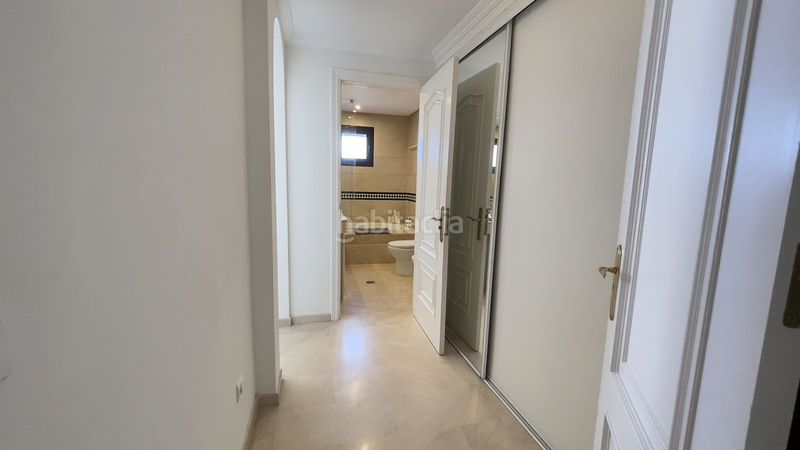 Foto d3578991-c3d7-4ac7-9ec7-048b00bf3571. Casa adossada amb piscina a Benahavís pueblo Benahavís