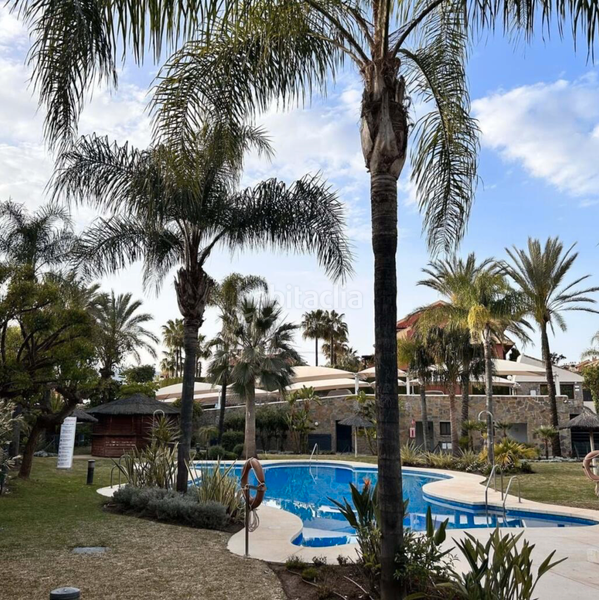 Foto 3f063804-f4b8-4a4b-904e-283088dd6c74. Affitto casa bifamiliare con parcheggio piscina in Estepona