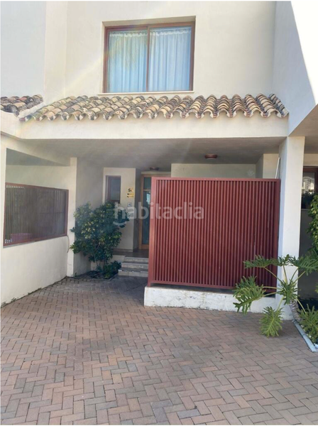 Foto 75f53c19-73e3-4d76-9f4a-1c1863965efd. Rent towny house with parking pool in Villacana - Costalita - Saladillo Estepona