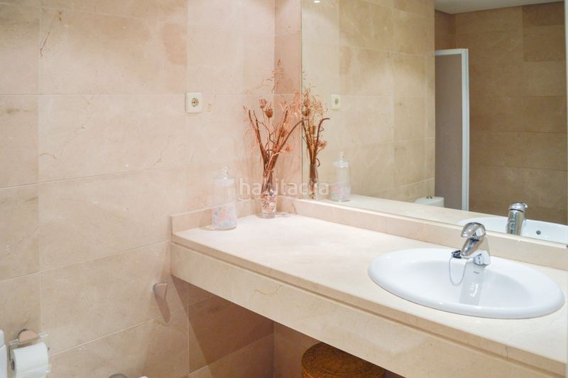 Foto 9da8383a-9ccb-4e36-b557-bfe6e2da2191. Apartament amb piscina a La Dama de Noche - La Alzambra Marbella