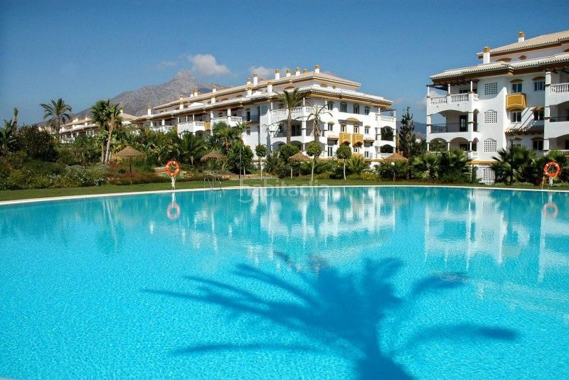 Foto d48cd422-101a-4a9d-9407-300f71a144c9. Apartament amb piscina a La Dama de Noche - La Alzambra Marbella