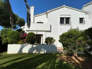 Casa adossada  N/a. Oportunidad única para una maravillosa casa contemporánea de tre
