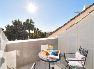 Maison jumelée à Nagüeles Alto. Adosada en venta en golden mile, marbella.