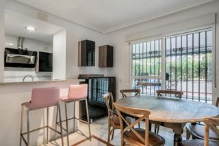 Apartament  Calle río tajo. Un apartamento de 2 dormitorios con patio privado en una zona pr