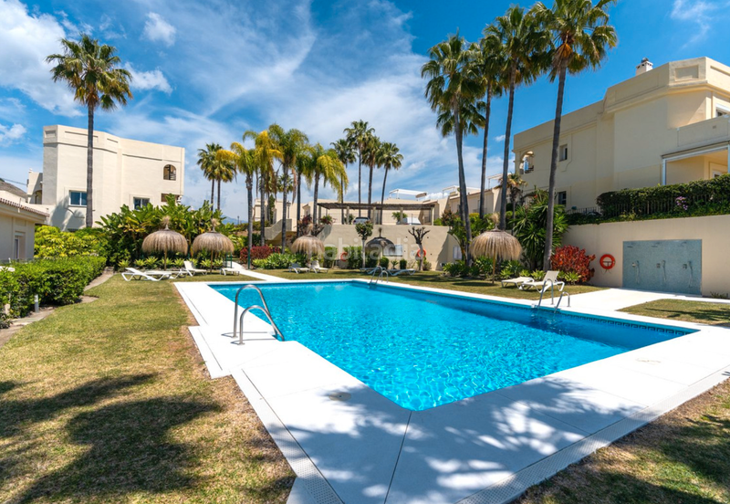 Foto 873d6f63-342b-4b35-8d43-541633100488. Piano terra con piscina in La Quinta Benahavís