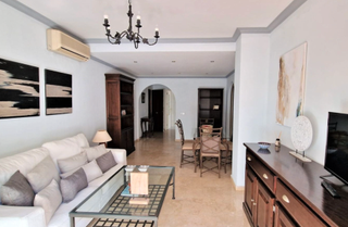 Apartament a Lomas de Marbella Club. ¡ubicación! bonito piso en venta en golden mile, marbella