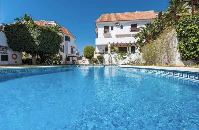 Foto ceb2e42d-2e5f-49ca-a1b0-b00d6940ffb7. Apartament amb piscina a lomas de Marbella club Marbella