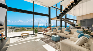 Chalet in Alto de los Monteros. Impresionante villa en venta en altos de los monteros, marbella