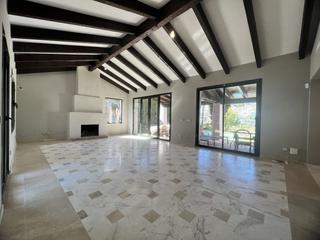Chalet  Urbanización nueva atalaya. Una villa andaluza tradicional con piscina privada y amplias ter