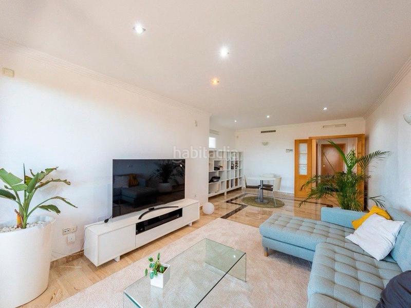 Foto 938991d8-e15e-4380-8088-6bf9f5052c49. Apartamento  con vistas espectaculares, piscina comunitaria y sauna en Estepona