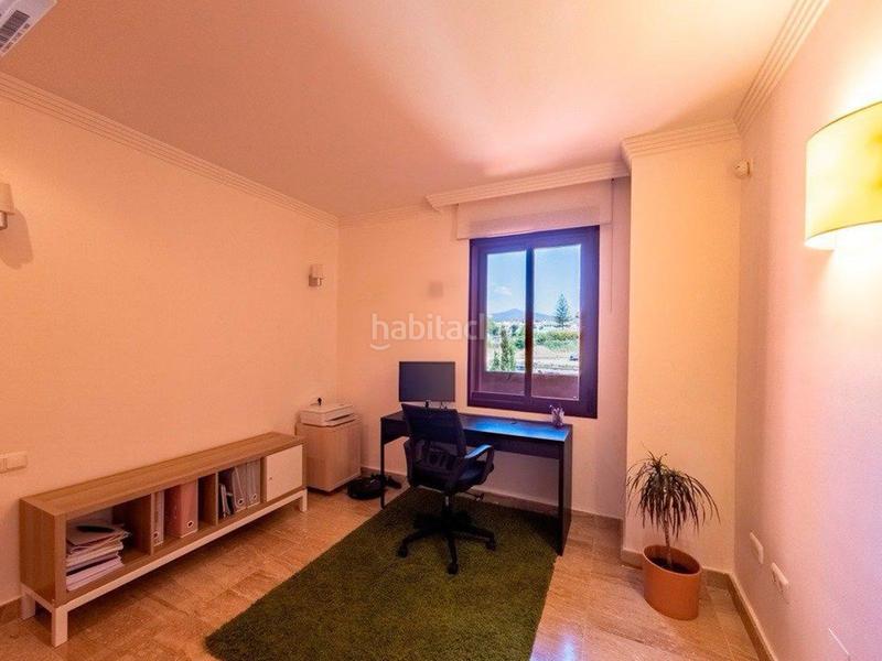 Foto d93e1707-39e9-4a59-8cb7-2e2fc51a98bc. Apartamento  con vistas espectaculares, piscina comunitaria y sauna en Estepona
