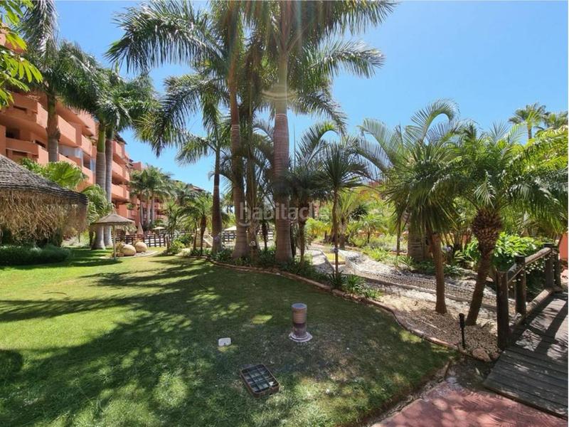 Foto f80035ff-7df8-4c3d-9e6c-10c3eab34b36. Apartamento  con vistas espectaculares, piscina comunitaria y sauna en Estepona