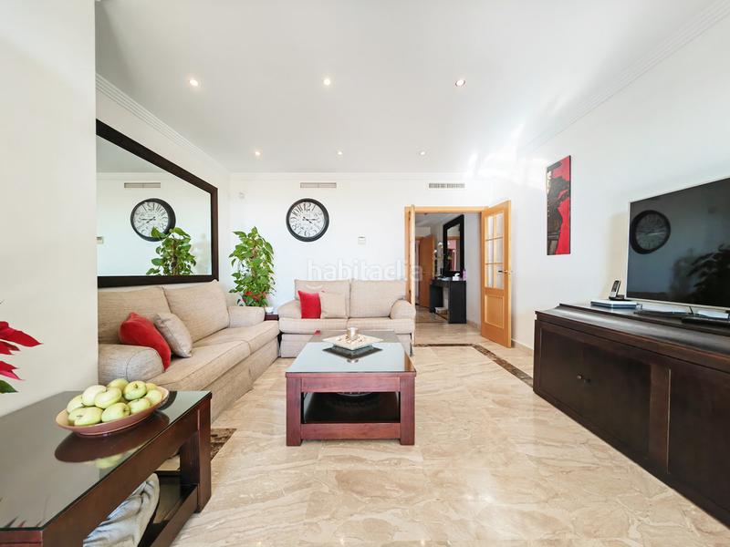 Foto 5570fa2a-0b93-4dcd-b463-adfb6f6eb001. Apartamento  de 2 dormitorios con piscina comunitaria, garaje y vistas al mar en Estepona