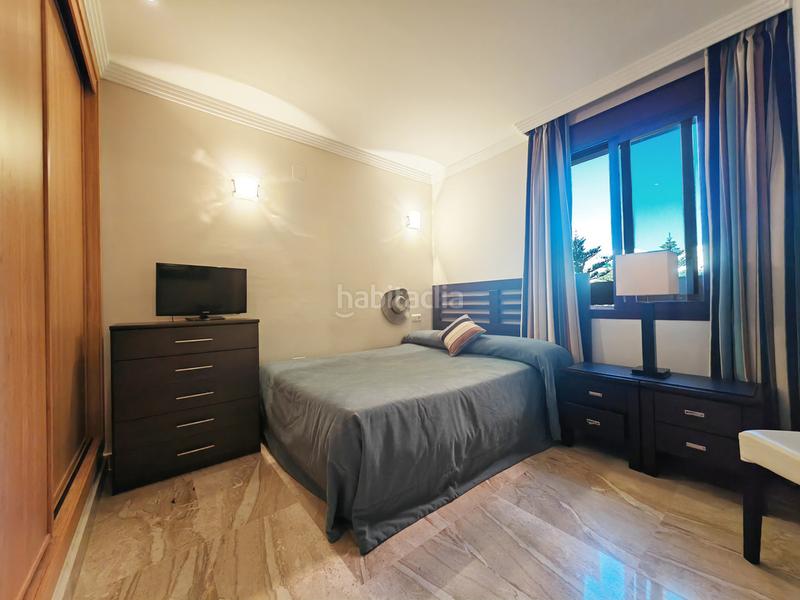 Foto 6483f324-1609-46ad-820d-9ab5d8aa2613. Apartamento  de 2 dormitorios con piscina comunitaria, garaje y vistas al mar en Estepona