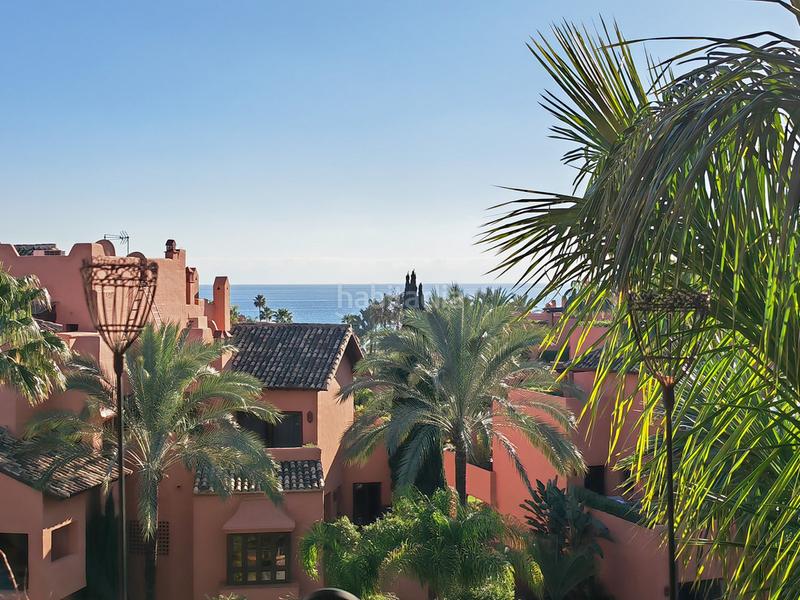 Foto 90e73fed-b7a1-400b-be4e-8290cfed6382. Apartamento  de 2 dormitorios con piscina comunitaria, garaje y vistas al mar en Estepona