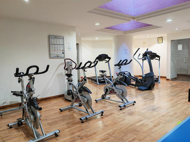 Foto 96b56e07-fb01-4fba-91c8-de2ca4ddc09c. Apartamento  de 2 dormitorios con piscina comunitaria, garaje y vistas al mar en Estepona