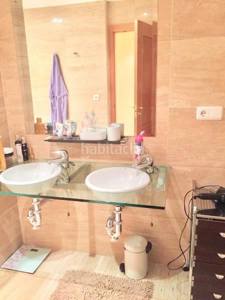 Foto 125b280f-51e7-47b8-a414-872907bb9ca1. Apartamento amplio apartamento con terraza, piscina comunitaria y parking en Estepona