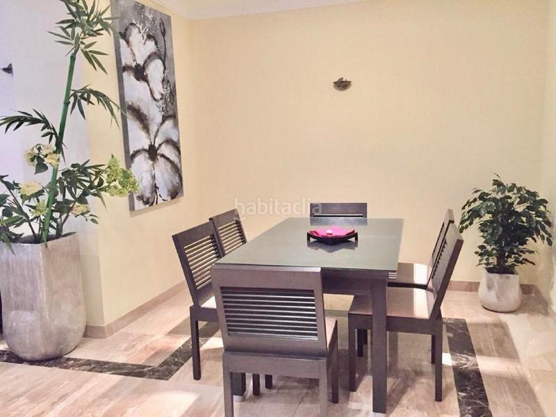 Foto 13cec0c4-6d6d-4f51-a43a-c6c66aedd41c. Apartamento amplio apartamento con terraza, piscina comunitaria y parking en Estepona