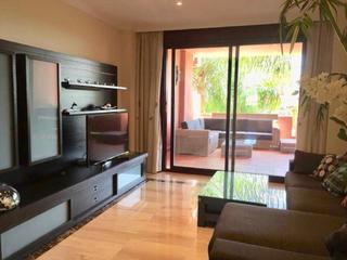 Apartament  Calle sefardi. Amplio apartamento con terraza, piscina comunitaria y parking